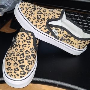 Vans leapord shoe